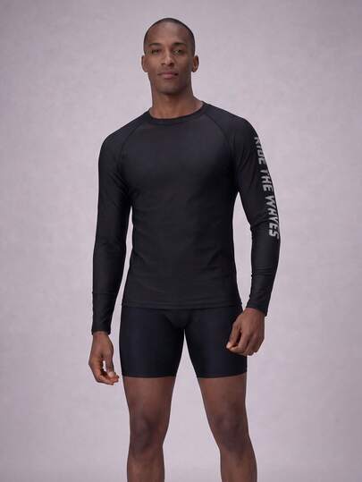 Manfinity KASUA Men's Ombre Letter Print Raglan Long Sleeve Rash Guard Men's Rash Guard Cruise Clothes For Men Men Swim Shirt Long Sleeve Swim Shirt Men's Long Sleeve T-Shirt