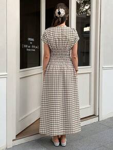 Elyressa 优雅夏季长款格纹编织连衣裙（女款） - 棕色 - 查看 2