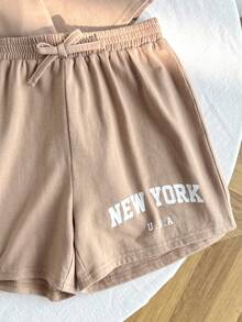 SHEIN 少女纯色卡其色字母印花T恤和短裤两件套，休闲日常百搭时尚，针织短袖圆领上衣搭配宽松短裤 - 卡其色 - 查看 3