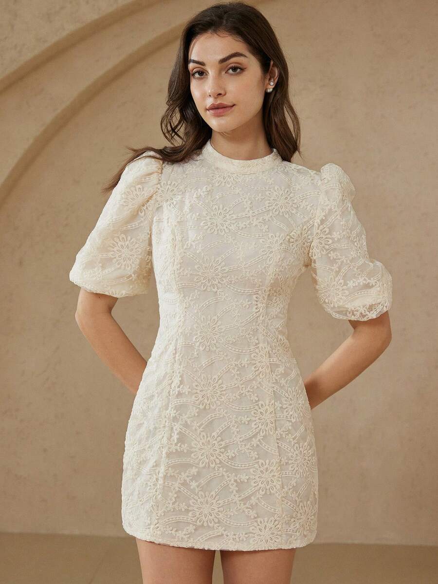 Aveloria Rosie Nuevo vestido mini elegante y dulce con cuello redondo, mangas de pétalos, bordado floral y tela de malla en forma de línea A - Blanco - Ver 1