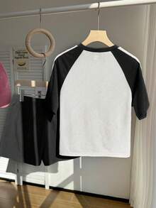 SHEIN 少女撞色短袖T恤短裤套装，运动风，宽松修身设计，轻薄面料，适合日常穿着、休闲或运动。 - 黑色 - 查看 2
