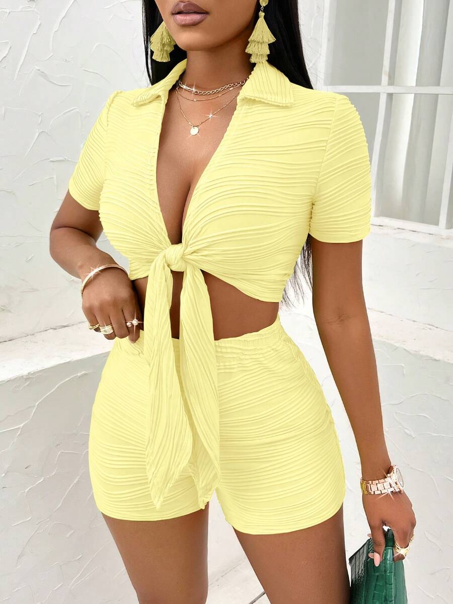 SOLERSUN Bộ đồ nữ gợi cảm màu trơn gồm áo crop top buộc dây và quần short, thích hợp cho mùa hè. - Vàng nhạt - Xem 1