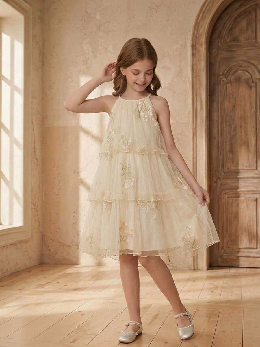 SHEIN Đầm hè cho bé gái, đầm hai dây cổ mảnh, chân váy xòe, màu hồng đào nhạt với họa tiết hoa và thêu, tinh tế và thanh lịch cho các buổi tiệc, họp mặt, tiệc chiêu đãi, phong cách công chúa sang trọng, đám cưới ngoài trời, bé gái cầm hoa, đầm công chúa. - Màu be - Xem 1