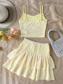 SHEIN Bộ đồ thường ngày phong cách retro cho bé gái tuổi teen mùa xuân hè gồm áo hai dây dệt kim sọc màu vàng nhạt với chân váy chữ A và quần short, phối cùng chân váy xếp ly. - Màu vàng - Xem 2