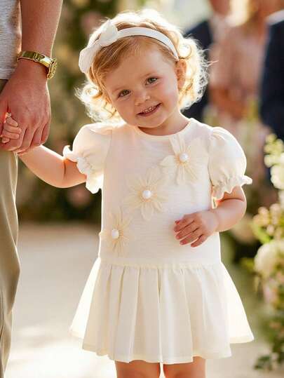 SHEIN Đầm trắng cho bé gái, điểm nhấn là nơ trang trí, dễ thương và ngọt ngào, gấu đầm xếp ly tạo điểm nhấn thời trang, đầm trắng thanh lịch, tay phồng, thích hợp cho mùa xuân, hè và thu, tuyệt vời cho các buổi đi chơi và tiệc tùng.