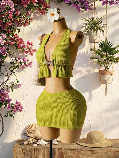 SaltGleam SaltGleam Conjunto de 2 piezas para mujer: Top de cuello halter en tela texturizada verde, uso casual/de viaje/vacaciones, hebilla metálica, bajo con volantes; Minifalda ajustado, primavera/verano