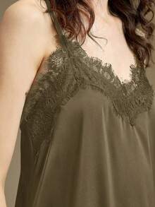 Ontre Blusa larga de satén negro con encaje, de tela elástica y cómoda, con dobladillo asimétrico y tirantes de espagueti.Atuendo casual y elegante para oficina, invitados de boda, fiestas navideñas y de Año Nuevo - Marrón 2 - Ver 3