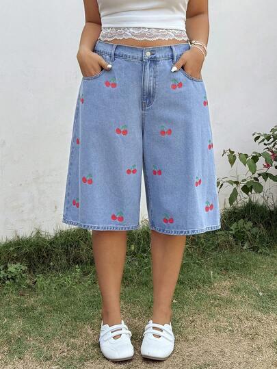 GalTyme 大码樱桃刺绣牛仔短裤 夏季嘉年华服装 通勤 度假 毕业典礼 时尚 Y2K 可爱 街头风 俏皮 派对 婚礼 优雅 商务休闲 女性 商务 海滩 毕业典礼 复活节 大码女士休闲牛仔百慕大短裤，通体樱桃刺绣，口袋设计，中腰 A 字版型 时尚大码女士刺绣樱桃图案牛仔短裤 夏季休闲中腰牛仔百慕大短裤