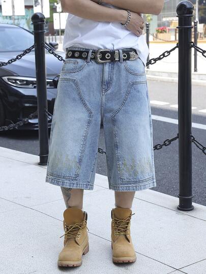 Manfinity EMRG Quần short denim nam màu xanh nhạt thêu họa tiết, kiểu dáng thường ngày.