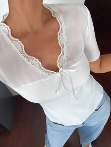 DAZY Áo dệt kim ngắn tay nhẹ, cổ chữ V, phối ren tương phản, nơ, thích hợp cho nữ, đi nghỉ mát, mùa hè. - trắng - Xem 5