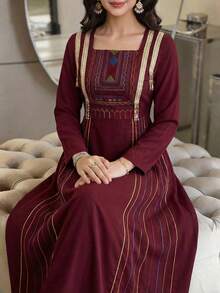 Al Najma 女士端庄几何图案阿拉伯风格连衣裙 - 酒紅色 - 查看 1