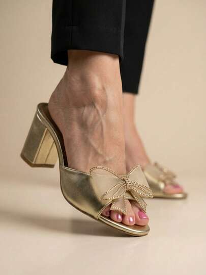 Sandalias planas de tacón grueso con moño y pedrería para mujer, para elevar tu estilo este verano. Sandalias planas de tacón elegantes con lazo brillante para mujer, elegantes y cómodas, perfectas para eventos especiales como cenas, su tacón grueso brinda mayor comodidad y elegancia