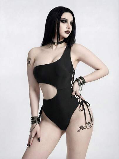 ROMWE Goth Traje de baño de una pieza gótico, sexy y versátil, de estética oscura y misterioso, con cuello asimétrico de un hombro, recorte en la cintura lateral y cordones cruzados, con corte alto, que estiliza la figura. Traje de baño gótico, traje de baño de un hombro, traje de baño de una pieza con recortes, traje de baño de corte alto, traje de baño minimalista, traje de baño sexy de una pieza