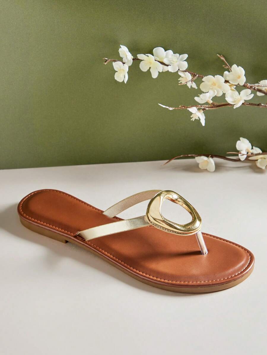 SHUZIA Sandalias planas cómodas con adorno metálico para mujer - Dorado - Ver 1