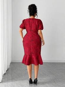 Elenzga Đầm cỡ lớn cổ tròn tay ngắn thêu hoa, chất liệu vải dệt họa tiết, kiểu dáng thanh lịch, dáng đuôi cá, màu đỏ đậm, thích hợp cho cả đi làm và các dịp trang trọng. - Đỏ - Xem 2