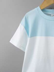 SHEIN Explorewe 两件套男童撞色T恤（骑士印花）和撞色短裤（骑士印花），适合春夏休闲、上学、运动穿着。男童童装套装，男童夏季套装。 - 藍色 - 查看 5