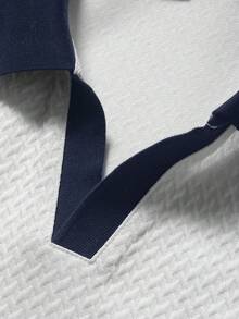 Manfinity Bizformal 男士Polo衫：翻领短袖Polo衫、撞色领Polo衫、刺绣Polo衫、白色Polo衫、商务Polo衫、V领Polo衫。适合日常外出、朋友聚会、通勤穿着。送给男友或丈夫的绝佳礼物。 - 白色 - 查看 5
