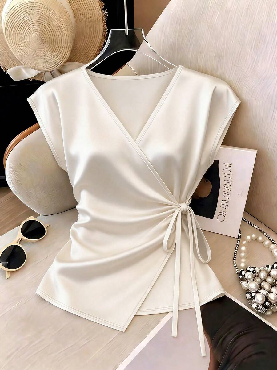 Franclia Áo kiểu cổ chữ V bằng vải satin màu kem | Trang phục lãng mạn cho buổi hẹn hò đêm. - Màu be - Xem 1