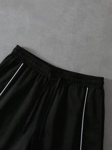 Manfinity Roghcode 男士休闲运动风，高弹力平针织面料，撞色设计，字母印花条纹图案，宽松版型T恤，松紧腰带抽绳短裤 - 黑與白 - 查看 6