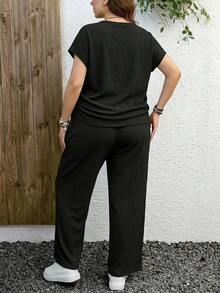 SHEIN LUNE 两件套加大码女式纹理面料侧抽绳短袖T恤和裤子度假套装 - 黑色 - 查看 2