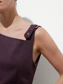 Aveloria Modichic 新款时尚简约金属扣细肩带吊带背心，修身优雅无袖上衣 - 棕色 - 查看 2