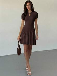 Aloruh Women's Elegant Commuter Minimalist Beige Knit A-Line Dress - Maroon - View 3
