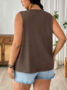 EMERY ROSE Plus Size Comfortable & Fashionable Crew Neck Camisole, Versatile For Commute, Dating, Vacation, Elegant & Slimming - Brown - View 2