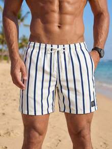 VIVINTIMO Badeshorts für Herren mit Kordelzug, Sicherheitstaschen, leichter 4-Wege-Stretch, Buchstaben-Patches, Streifen für Resort-Lässig, Strand-Urlaub, weißer Stoff ohne Stretch, mit Futter, Hawaii-Stil - Weiss - Übersicht 5