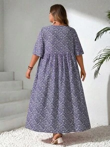 SHEIN CURVE+ Đầm babydoll tay ngắn cổ chữ V họa tiết hoa nhí dáng rộng, cỡ lớn dành cho nữ, thích hợp cho kỳ nghỉ hè, đi biển, phong cách Ả Rập, trang phục Boho, thời trang đi nghỉ mát mùa hè/đồng quê/bãi biển/đồ đi biển. - Nhiều màu - Xem 2