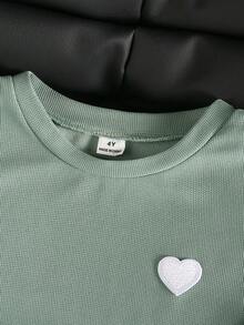 SHEIN 女童可爱爱心刺绣针织短袖T恤套装，时尚休闲运动装，适合日常、户外、度假穿着 - 綠色 - 查看 7
