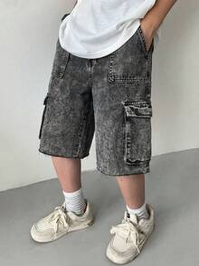 SHEIN Pantalones cortos vaqueros anchos y cómodos con bolsillos de carga y diseño de dobladillo para niños y niños preadolescentes, ropa informal de moda Y2k, ropa de verano y primavera para niños - Negro - Ver 3