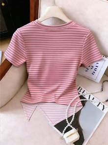 GlowEve CURVE Áo thun nữ cỡ lớn kẻ sọc cổ tròn tay ngắn vạt bất đối xứng kiểu dáng thường ngày - Màu Hồng  Dưa hấu - Xem 2