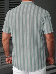 Manfinity CasualCool 男士条纹短袖单排扣休闲衬衫 - 彩色 - 查看 2