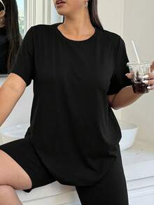 SHEIN EZwear 4件套加大码纯色套装 - 2件短袖上衣 + 2条及膝短裤 - 卡其色 - 查看 2