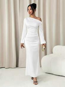 SHEIN PETITE 简约高品质塔夫绸不对称领口褶皱喇叭袖及地鱼尾裙，适合情人节、婚礼等场合穿着。 - 白色 - 查看 6