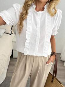 Louniche 女士纯色单排扣休闲百搭日常短袖衬衫 白色女式衬衫 优雅白色上衣 纽扣上衣 白色短袖上衣 露脐衬衫 居家办公穿搭 女士白色上衣 工作衬衫 工作服 女士上衣和衬衫 女士衬衫 优雅法式荷叶边衬衫 女士夏季衬衫 白色荷叶边衬衫 短袖衬衫 - 白色 - 查看 3