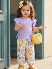 SHEIN Vintaside Kids Bộ 2 món áo thun cổ tròn tay bèo kẻ sọc và quần in hoa cho bé gái, quần áo trẻ em, trang phục trẻ sơ sinh, áo trẻ sơ sinh, thích hợp cho tiệc tùng, kỳ nghỉ, họa tiết thỏ và hoa, phong cách đồng quê, thích hợp cho mùa hè - Màu tím - Xem 3