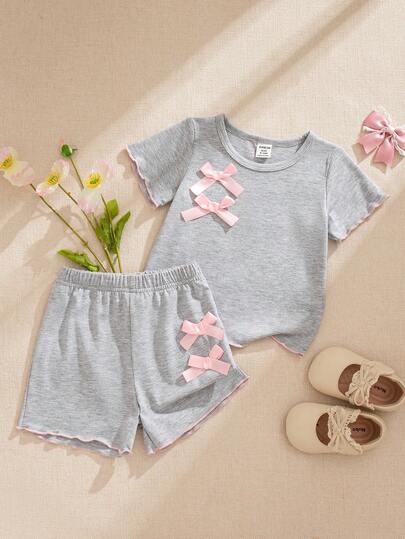 SHEIN 女童春夏针织短袖上衣短裤两件套，可爱刺绣花卉条纹短袖T恤搭配同款短裤，适合休闲、户外、派对穿着。