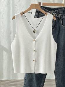 SHEIN Franclia Áo len cổ chữ V kiểu vintage, thích hợp mặc đi làm, phối đồ nhiều lớp. Thiết kế cổ chữ V nổi bật với khuy cài, họa tiết gân dọc, kiểu dáng tối giản nhưng vẫn thu hút ánh nhìn. Chất liệu vải dệt kim cao cấp, mềm mại và thân thiện với da, nhẹ nhàng và không gây khó chịu. Kiểu dáng rộng rãi, thoải mái, phù hợp cho đi làm, hẹn hò và mặc thường ngày. - trắng - Xem 7