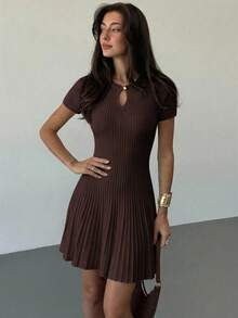 Aloruh Women's Elegant Commuter Minimalist Beige Knit A-Line Dress - Maroon - View 4