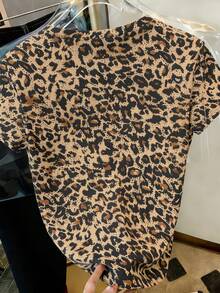 Resyla Áo thun nữ tay ngắn cổ tròn kiểu dáng thường ngày, in chữ và họa tiết da báo. - Nhiều màu - Xem 2