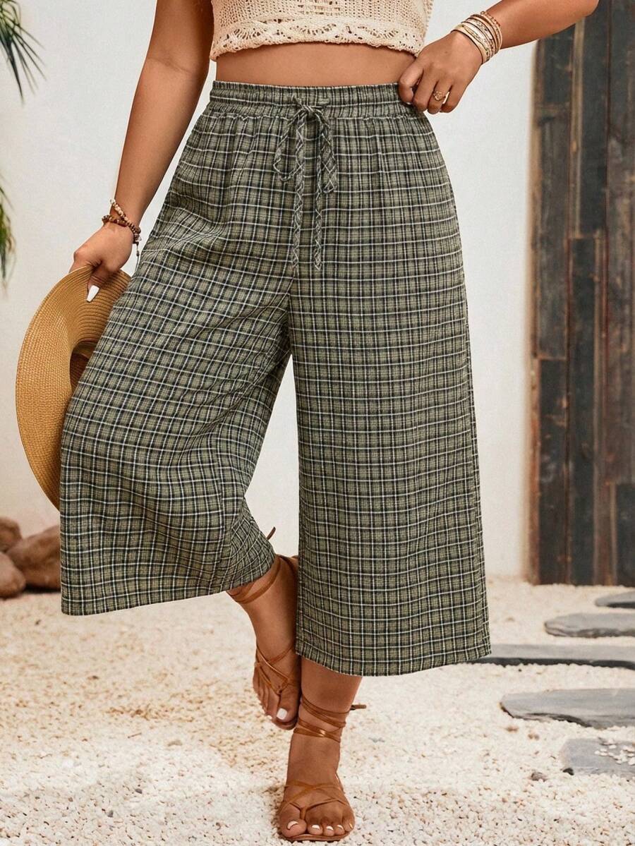 SHEIN VCAY Quần lửng kẻ caro dáng rộng dành cho nữ cỡ lớn