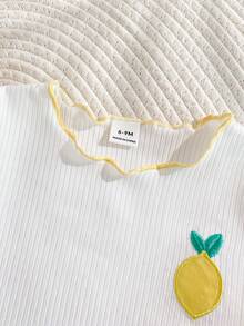 SHEIN Playful Pals 2件套女婴幼儿/新生儿0-3岁春夏可爱图案条纹针织樱桃刺绣短袖T恤和格子裤套装 - 黃色 - 查看 6