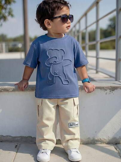 Bubblio 两件套男童压花字母图案圆领短袖T恤，带工装口袋和撞色滚边灰色裤子，休闲运动装，适合春、夏、秋季穿着，也适合度假、上学、聚会和其他场合。