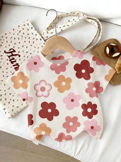 Camiseta de manga corta con cuello redondo y estampado floral para niña
