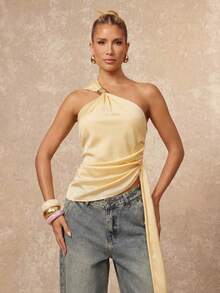 Lumalex 亮面缎面不对称金属装饰褶皱腰身修身女式背心 - 黃色 - 查看 10