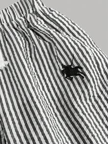 少女时尚休闲简约白色印花T恤搭配黑白条纹针织裤两件套，适合休闲外出、上学和度假穿着。 - 白色 - 查看 4