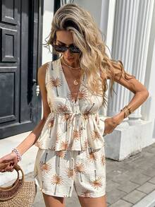 SHEIN Frenchy Bộ đồ nữ mùa hè thoải mái đi biển in hình cây dừa, cổ chữ V sâu, eo thắt dây, áo peplum và quần short. - Nhiều màu - Xem 10