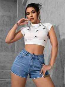 SHEIN PETITE 女士休闲日常通勤修身毛边牛仔短裤，夏季 - 中等水洗藍 - 查看 3