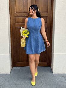 GalTyme Đầm denim không tay cổ tròn màu trơn cỡ lớn, kiểu dáng thường ngày. - Rửa trung bình - Xem 5